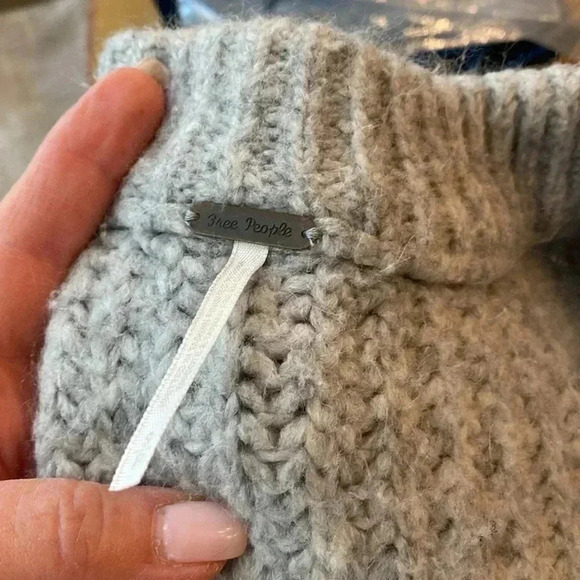 Free People Women’s Oversized Thick Knit Gray Sweater acrylic poly scoop neck S - Picture 3 of 16